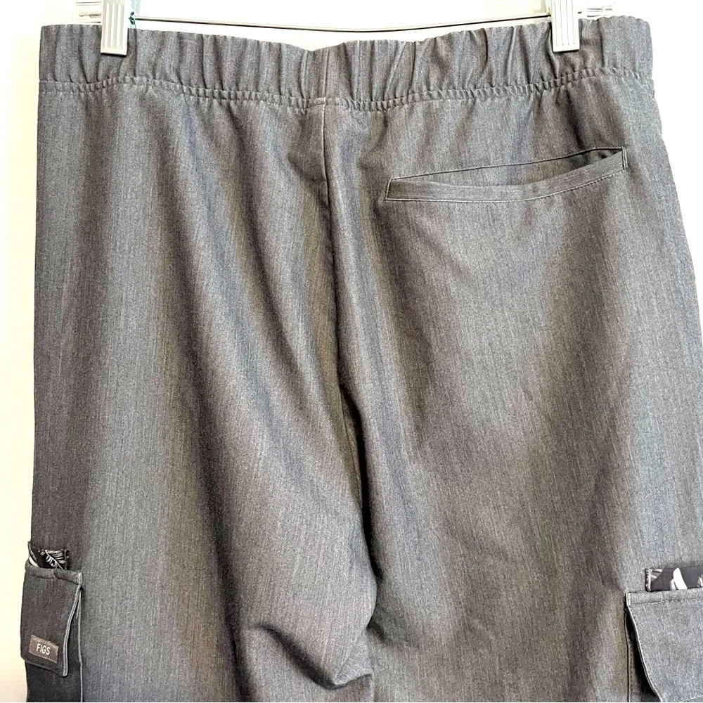 Figs Men’s Technical Collection Straight Leg Cargo Pants in Gray. Sz Medium